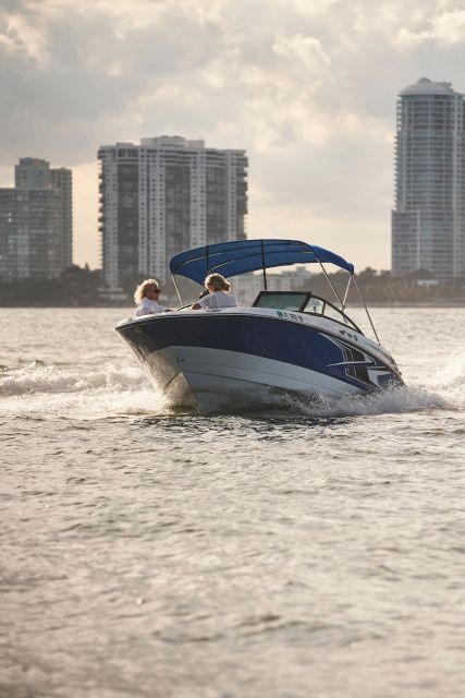 1 hour Miami Private Boat Ride with champagne and captain - A short private cruise with long-view energy