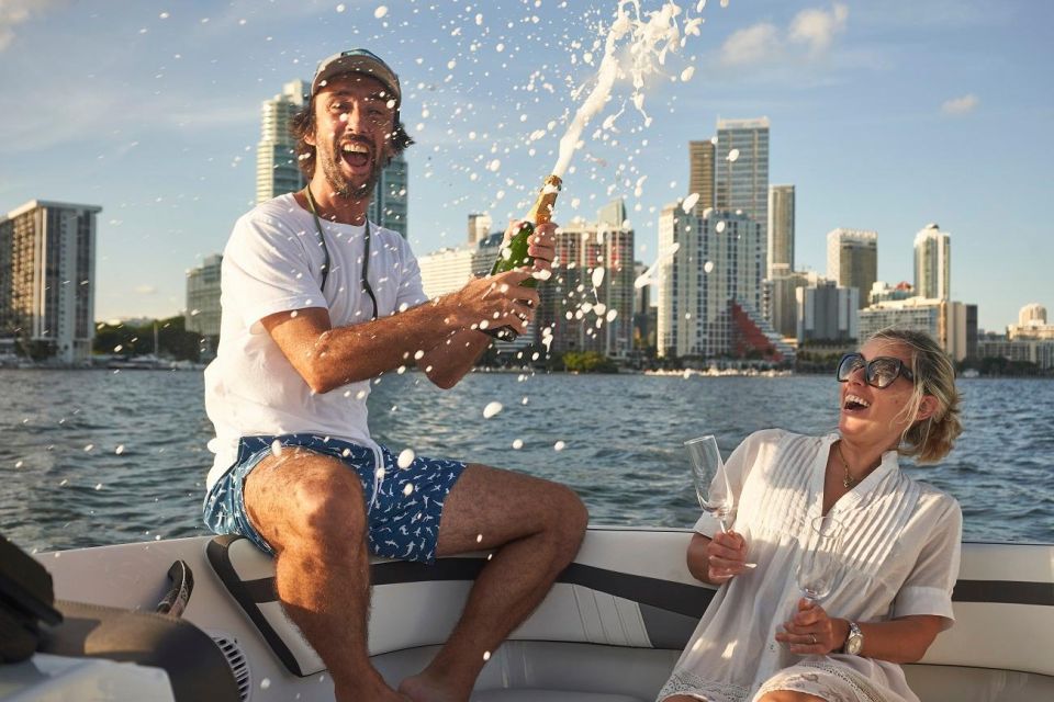 1 hour Miami Private Boat Ride with champagne and captain - Champagne and refreshments: what “upon request” means for you
