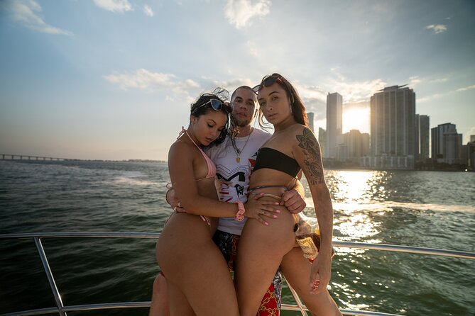 100ft 3 story mega yacht nightclub on the ocean with open bar - A 100ft, Three-Story Nightclub at Sea: What the Ride Feels Like