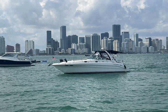 2 Hour Serenity and Scenery Yacht Cruise Miami - Captain commentary and group setup: what to expect from the human side