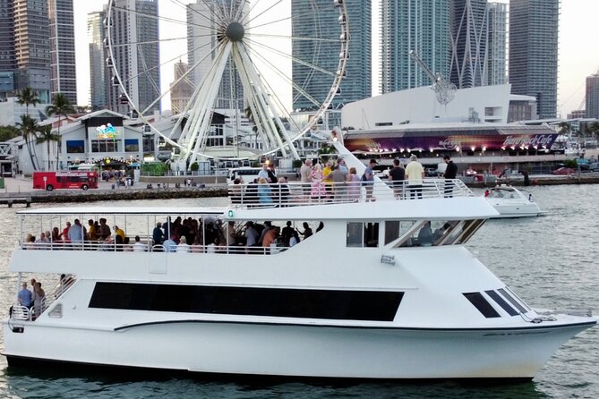 3 Story 100ft Hip Hop Yacht Party with 3 Hour Open Bar - What This 3-Story Hip Hop Yacht Party Is Really Like