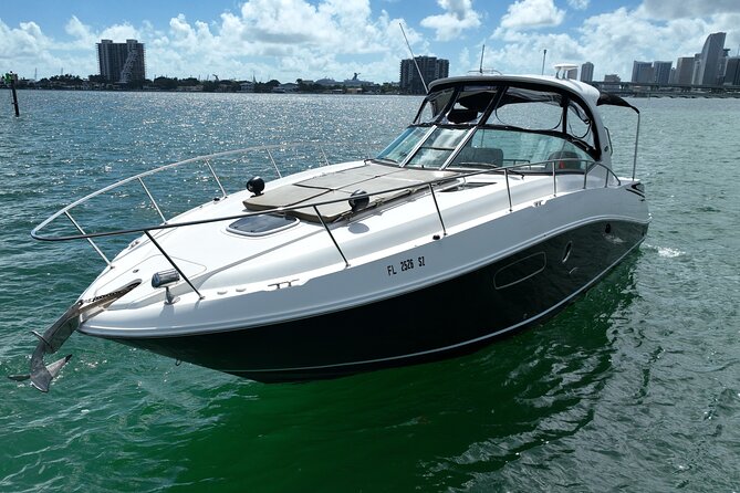 37 Ft Yacht Yacht for 2 or 4 hours, Bluetooth, In the Miami Bay - Key things to know before you go