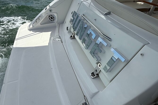 37 Ft Yacht Yacht for 2 or 4 hours, Bluetooth, In the Miami Bay - Islands, water toys, and building your own pace