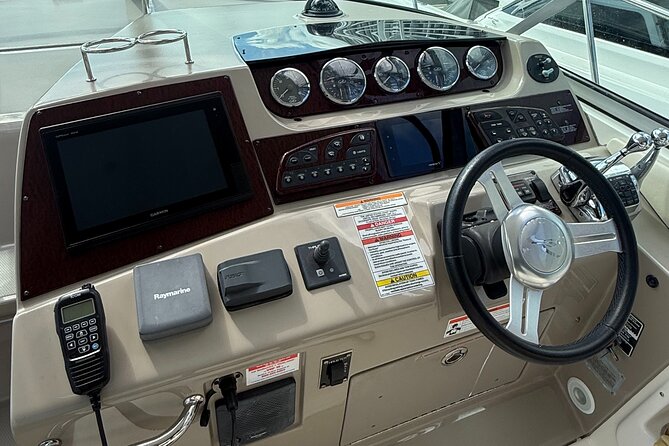 37 Ft Yacht Yacht for 2 or 4 hours, Bluetooth, In the Miami Bay - Comfort you can actually feel: cooler water plus Bluetooth