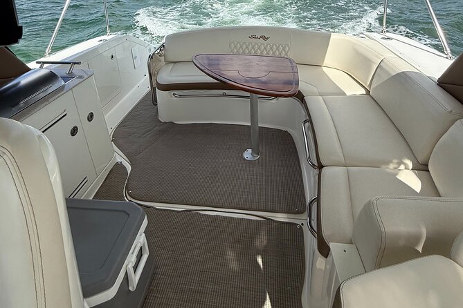 37 Ft Yacht Yacht for 2 or 4 hours, Bluetooth, In the Miami Bay - Price and value: what the per-person rate really means