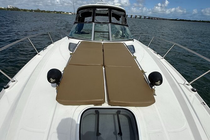 37 Ft Yacht Yacht for 2 or 4 hours, Bluetooth, In the Miami Bay - Monument Island only if the timing works
