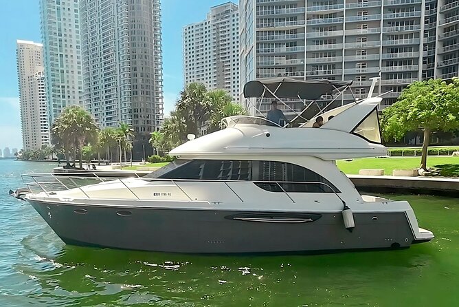4-Hour 42 Meridian Yacht Rental with Captain in Miami Florida - A 42-foot flybridge yacht rental that’s built for real group time