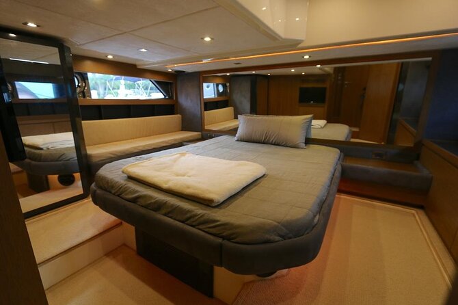 52' Azimut Yacht Charter - Nixon Sandbar and the “downtown skyline from the sea” payoff