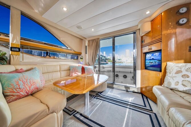 55ft + FREE HOUR Miami Yacht Rental 3 to 6 Hours 13 People - When a Free Hour Changes the Whole Day