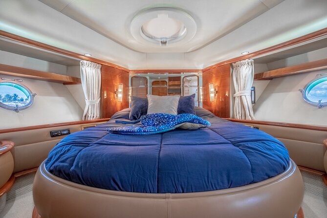 62' Azimut Yacht Charter - Miami Beach Marina Finish: The Practical End of a Great Day