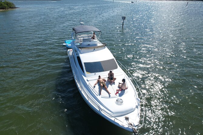 65ft Yacht Charter in Miami - Price and value: what you pay, what you don’t