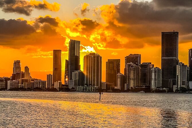 Bayside Marketplace: Millionaire Homes Boat, Stop at South Beach - The South Beach hop-off plan: freedom, with one rule
