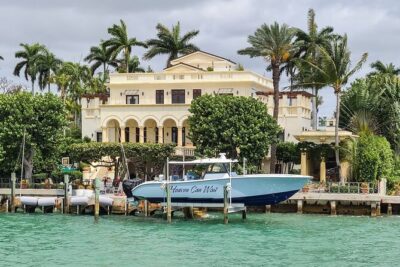 Bayside Marketplace: Millionaire Homes Boat, Stop at South Beach - Cruising Biscayne Bay: the millionaire-homes sightseeing style
