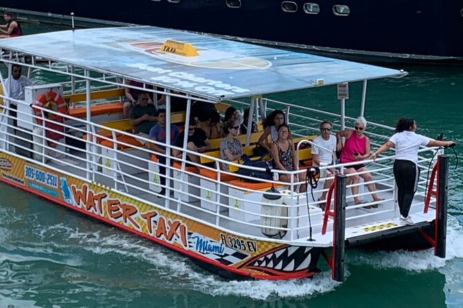 Bayside Marketplace: Millionaire Homes Boat, Stop at South Beach - Captains and hosts: what the narration feels like in practice
