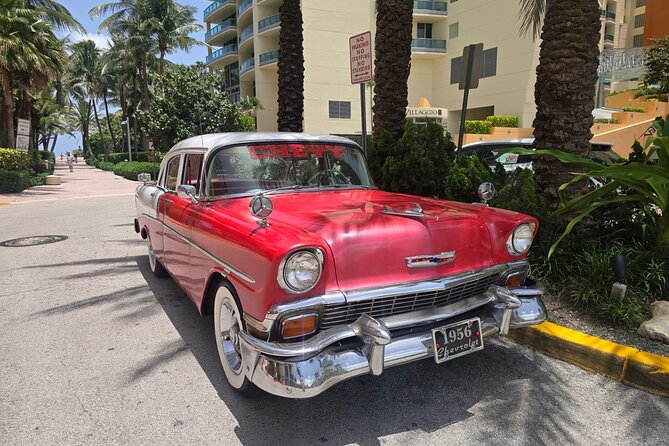 Classic Car Tour around Miami - Freedom Tower by car: understanding Cuban influence in plain view