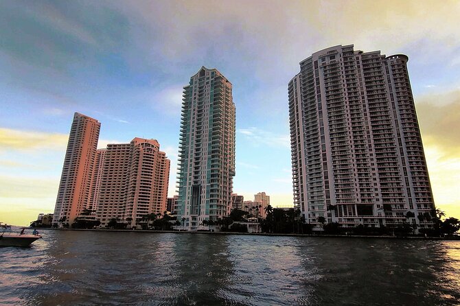 Evening Sightseeing Cruise on Biscayne Bay Miami - Cash Bar, Music, and Getting Photos Right