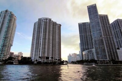 Evening Sightseeing Cruise on Biscayne Bay Miami - Venetian Causeway to Millionaire Homes: What You Actually See