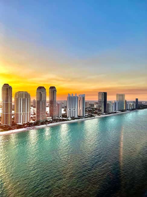 From Fort Lauderdale: Private Luxury Airplane Tour - The low-and-slow route: Fort Lauderdale to Miami Beach in one smooth line