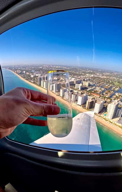 From Fort Lauderdale: Private Luxury Airplane Tour - Diamond DA-40 comfort: reclined seating and panoramic views