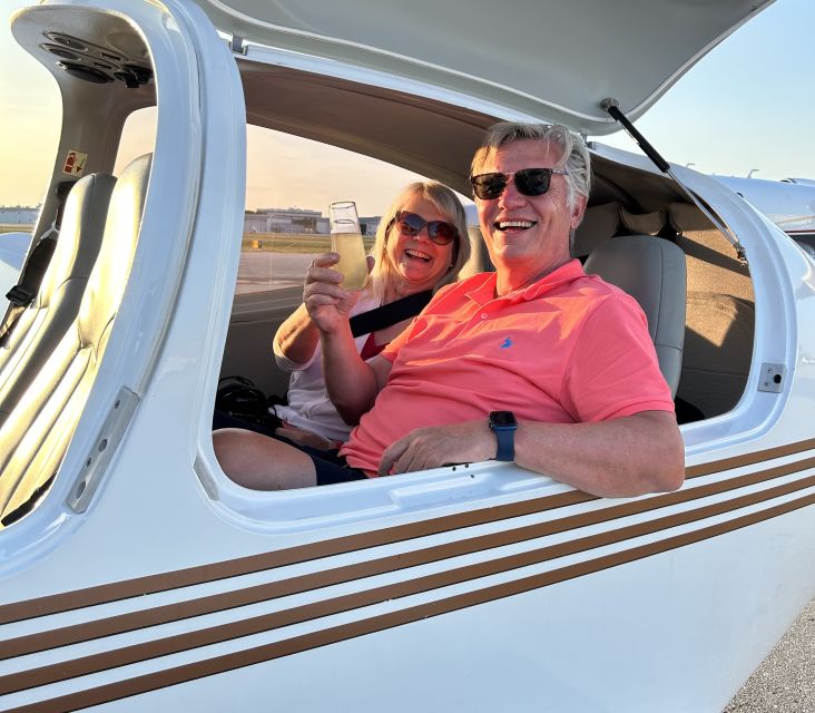 From Fort Lauderdale: Private Luxury Airplane Tour - Champagne on board: the small detail that changes the whole vibe