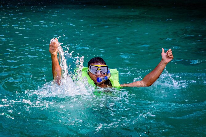 Key West from Miami with Snorkeling, Drinks and Hard Rock Cafe Meal - From Biscayne Bay to Key West: the waterfront start