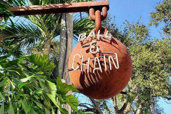 Little Havana Walking Tour for History Buffs - Futurama 1637 Art Building: meet the stories behind the murals