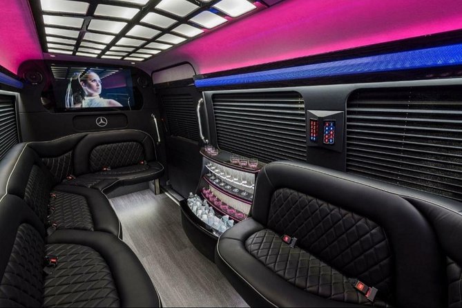 Luxury Party Bus Limo in Miami - A realistic 3-hour flow for your group night