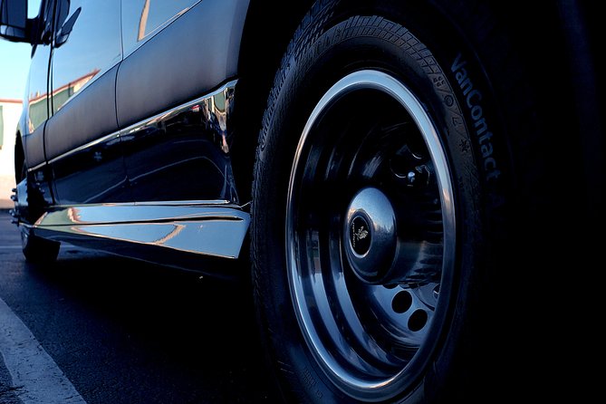 Luxury Party Bus Limo in Miami - Drivers and service style: “on time” is not a small thing