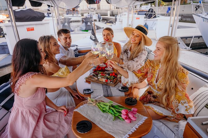 Luxury Shared Miami River E-Boat Cruise with Wine and Charcuterie - Why an electric Miami River cruise is a smart 2-hour plan