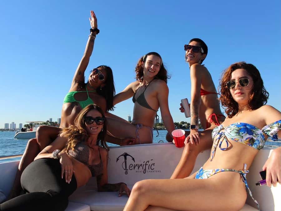 Miami: 4-Hour Island Hopping Boat Trip with Water Toys - A 23-Foot Formula Thunderbird Ride Around Bay Harbor