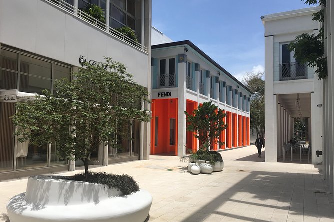 Miami 4H Private Classic Car Tour! - Passing Coral Gables fashion streets like the Champs-Élysées