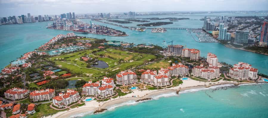 Miami 50-Minute Airplane Tour: Beaches, Islands & Downtown - Port of Miami and Downtown/Brickell: The City Side in One Sweep