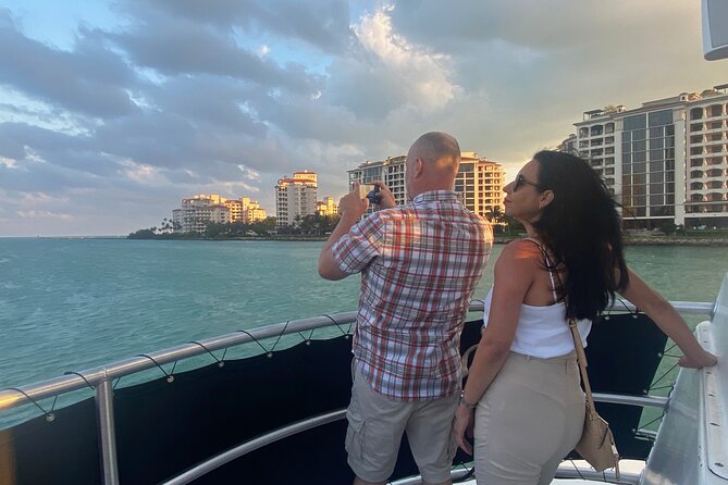 Miami 75 Min Boat Tour Biscayne Bay and Celebrity Homes Island - The Onboard Vibe: Narration, DJ Energy, and the Cash Bar