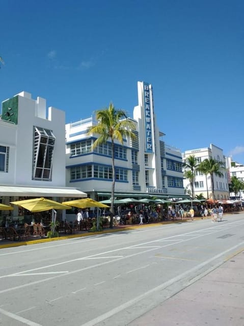 Miami : Art Deco & South Beach Walking Tour with a Guide - Versace Mansion: Miami’s Glamour, Then the Edge