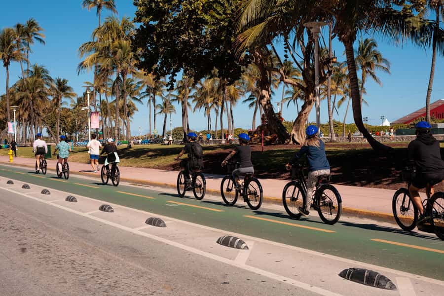Miami Beach: Guided Bike Tour with Food Tasting (Adults) - Regional food and dessert: the Key Lime Pie payoff