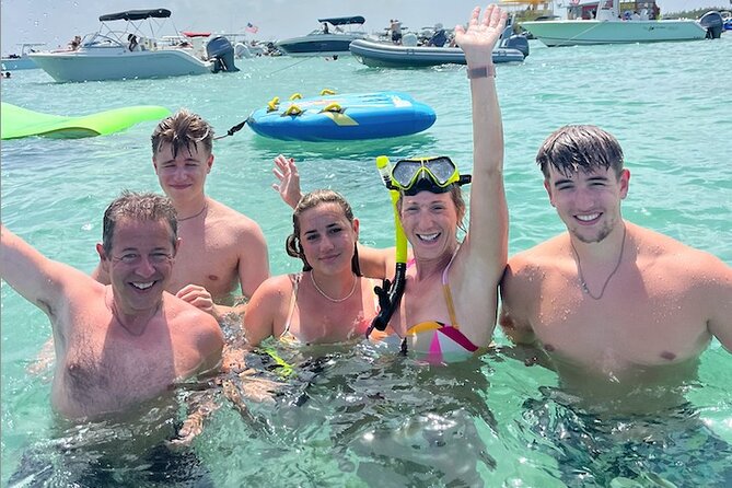 Miami Beach Luxury Yacht Adventure: Explore Stunning Coastline - A Two-Hour Private Yacht for Up to 13 People in Miami Beach
