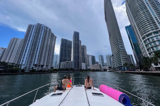 Miami Beach Luxury Yacht Adventure: Explore Stunning Coastline - Included Extras That Turn a Cruise Into an Actual Activity