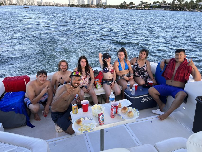 Miami Beach: Private Yacht Rental with Captain - Service quality and communication: what your booking should protect you from