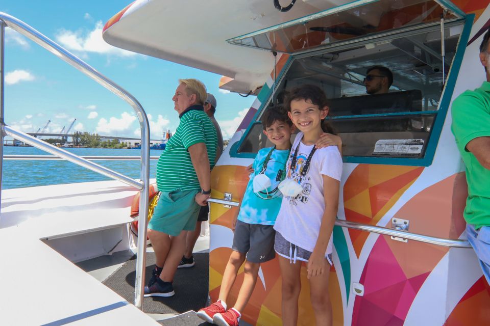 Miami: Biscayne Bay Celebrity Homes Sightseeing Cruise - Narration in English and Spanish: Helpful, With a Catch