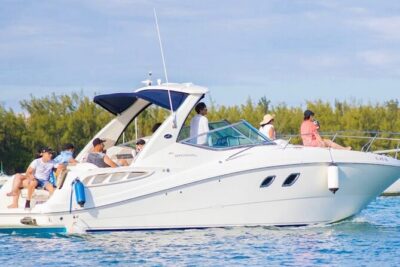 Miami Boat Rental: Fun & Affordable! Day or Night Celebration - Day vs Night in Miami: when photos and the vibe work best