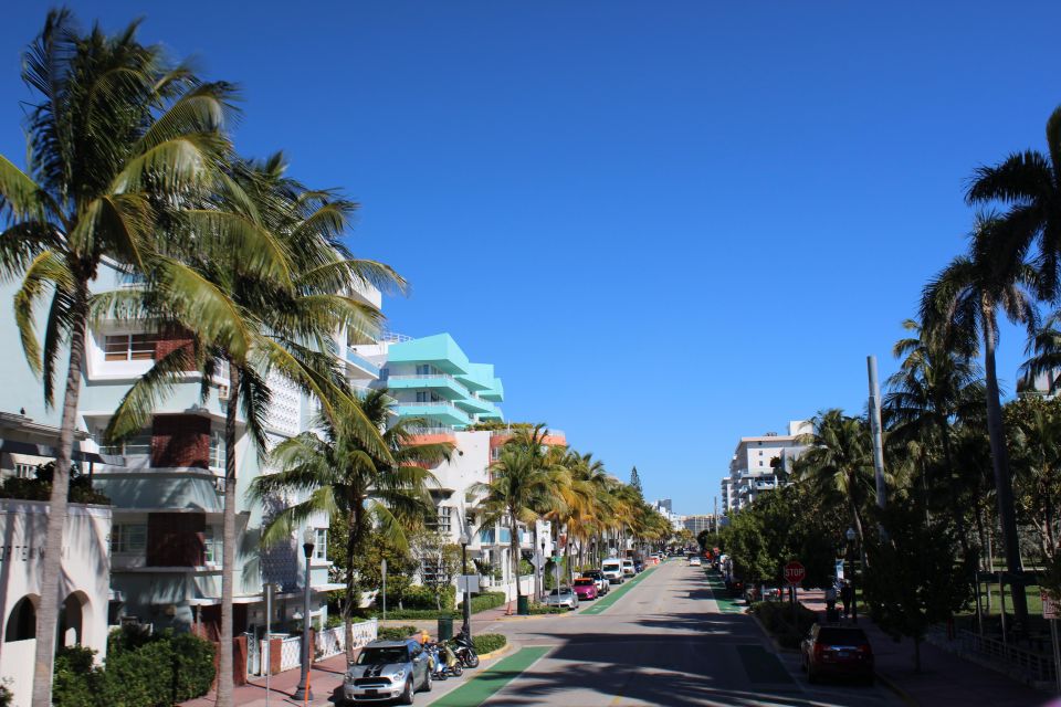 Miami : Bus, Boat & Walking Tour the Ultimate City Discovery - Biscayne Bay boat cruise: if you upgrade, you’re buying water-level views
