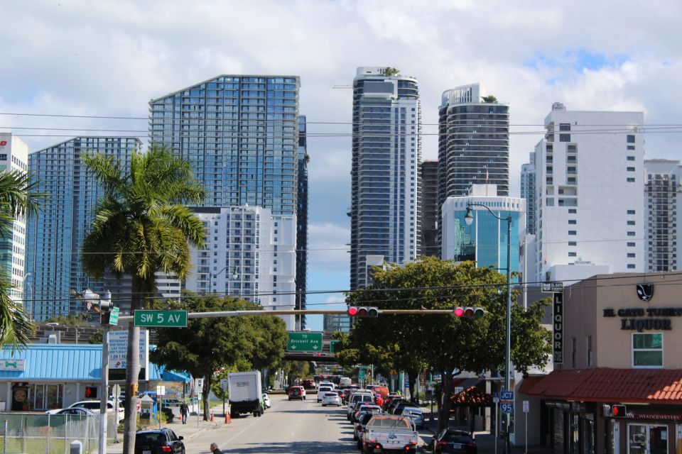 Miami : Bus, Boat & Walking Tour the Ultimate City Discovery - Bayside Marketplace: easy meeting point, good “start energy”