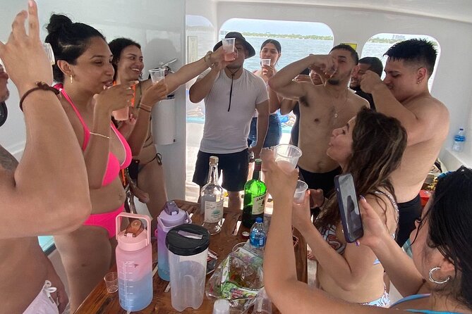 Miami Catamaran & Watersports: Jet Ski, Banana Boat & Drinks - Drinks, Music, and the On-Boat Party Energy (Including the Alcohol Timing)