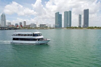 Miami City and Boat Tour Little Havana Included Plus FREE Bike Rental in SoBe - Ocean Drive and Lincoln Road Mall: easy wins on foot