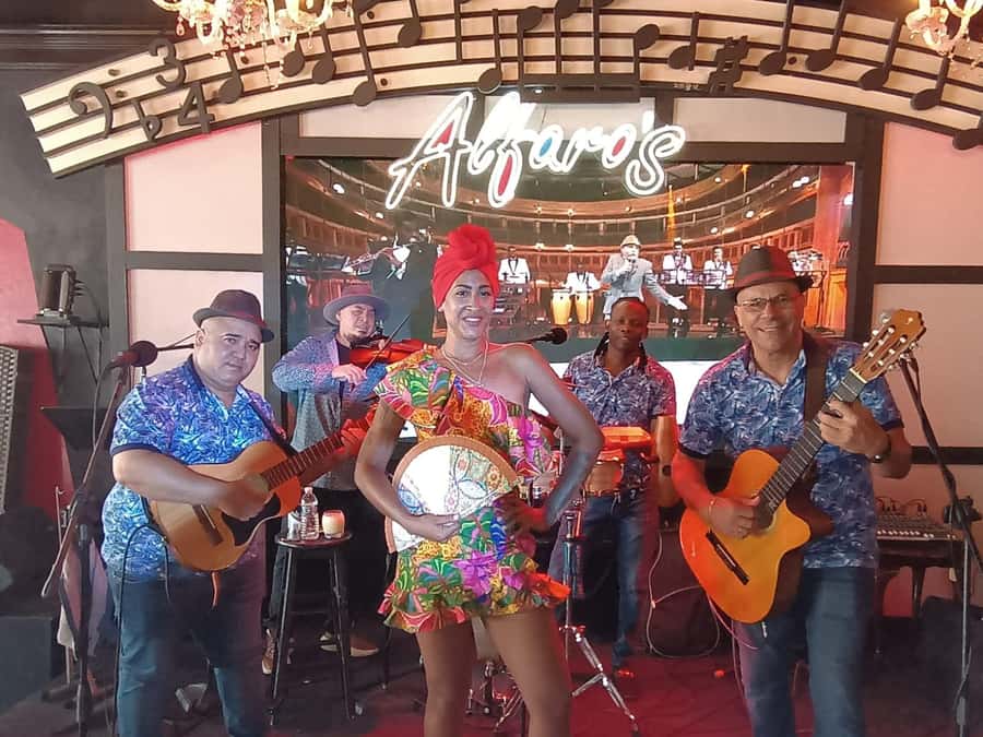 Miami: City Sightseeing and millionaire row boat tour - Wynwood Walking Tour: Murals, Photos, and a Local Eye