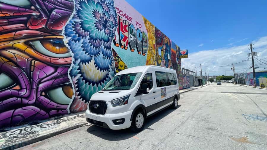 Miami: City Sightseeing and millionaire row boat tour - Little Havana at Calle Ocho: Tobacco, Cuban Coffee, and Music