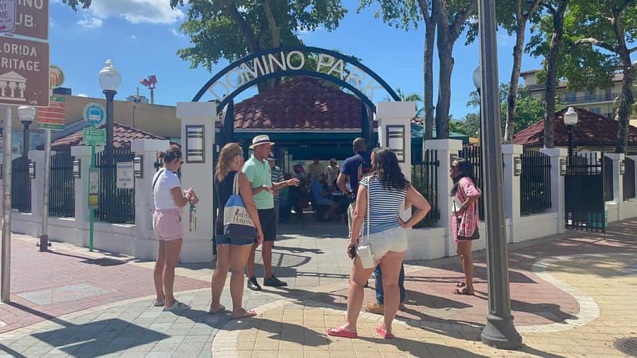 Miami: City Sightseeing and millionaire row boat tour - Millionaire’s Cruise: Celebrity Homes on the Water (and the Sound Test)