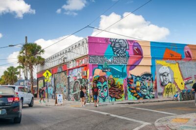 Miami City Tours – 5 Sites, 4 Stops, One Tour – 3.5 Hours of Fun - Star Island by bus: celebrity mansions from inside the air-conditioning