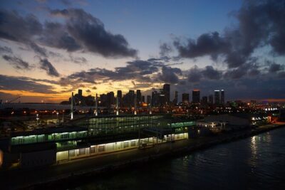 Miami Cruise of Celebrity Homes and Biscayne Bay - Your narrated route: skyline, Bayside, the port, and Downtown Miami