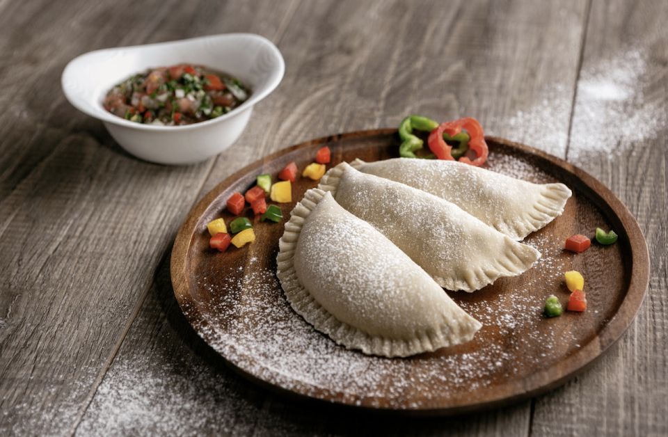 Miami: Guided Small Group Little Havana Food Tour - El Pub for Cuban Coffee and Empanada With Live Music
